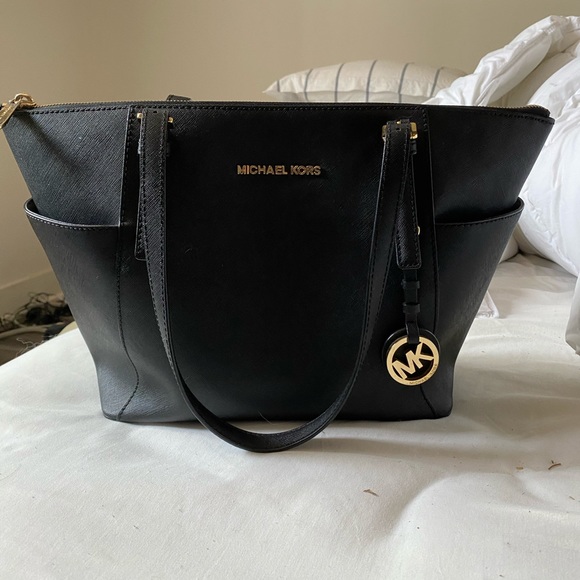 Michael Kors purse - Picture 1 of 6